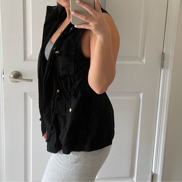 Black hooded vest (LOVETREE) - Picture 3 of 4